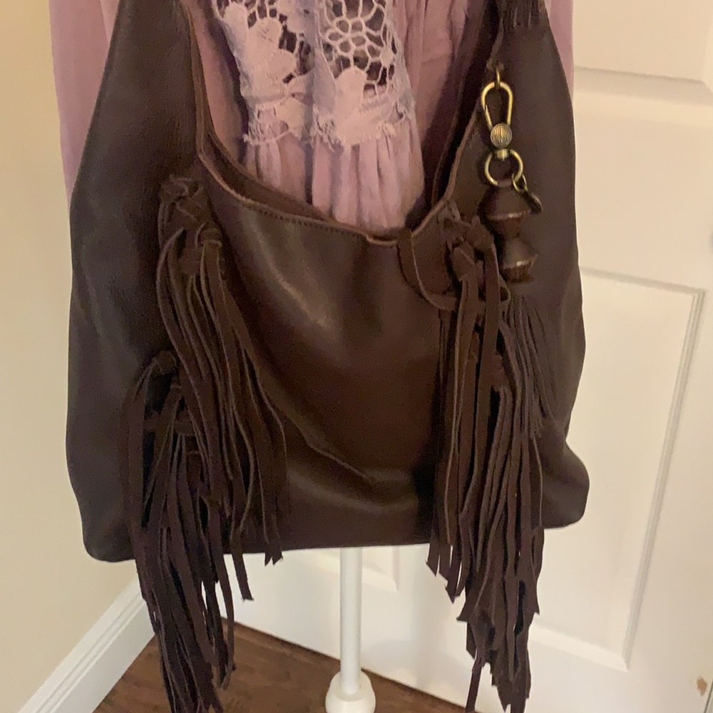 The SAK BROWN LEATHER FRINGE SHOULDER BAG